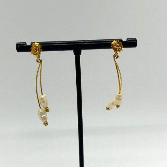 Faux Freshwater Pearl Gold-Tone Dangle Earrings Minimalist Design Lightweight - Picture 4 of 16